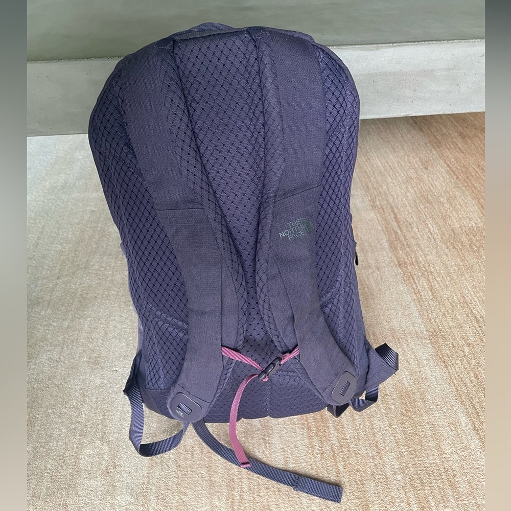 The North Face Isabella 3.0 20L Purple Backpack - Picture 4 of 12